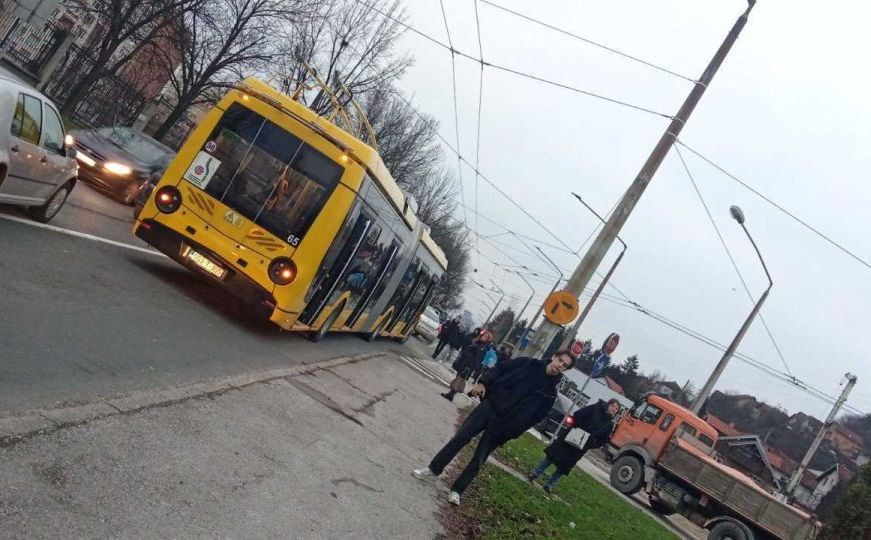 Kolaps saobraćaja u ovom dijelu Sarajeva: Pokvario se trolejbus