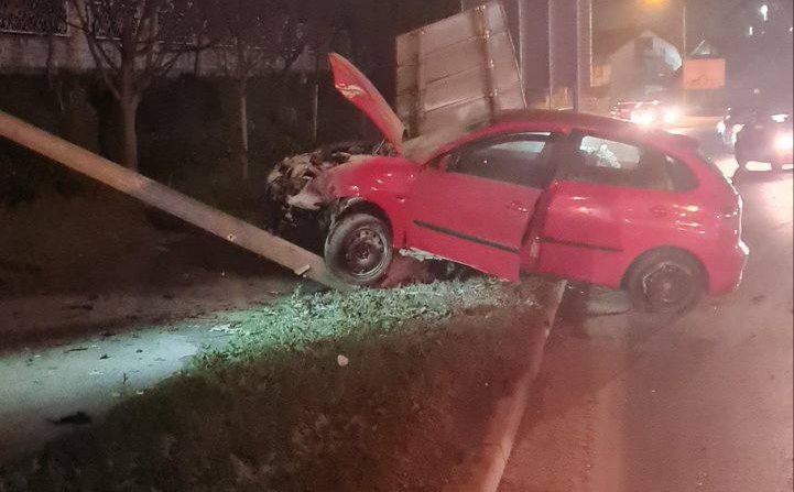 Teška saobraćajna nesreća u BiH: Vatrogasci gasili požar na automobilima