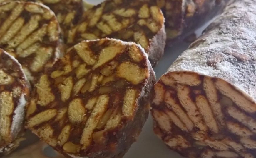Jedemo slanu, ali da li ste probali slatku? Donosimo recept za čokoladnu salamu