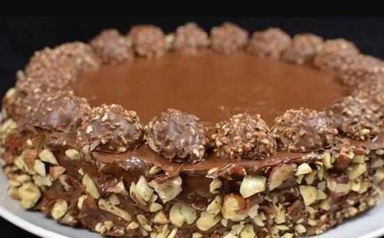 Bez pečenja i gotova za 20 minuta: Ferrero Rocher torta koju morate probati