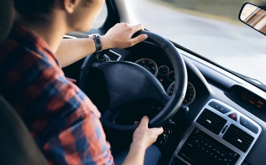 Ako konzumirate cigarete u automobilu, obavezno nabavite ovo: Uklonit će dim i neugodne mirise