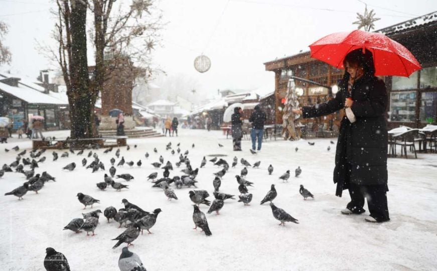 Sarajevo pod snijegom: Pogledajte zimsku atmosferu na Baščaršiji