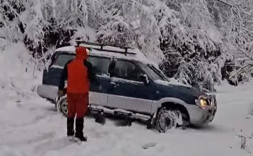 Akcija spašavanja uspješno završena: GSS spasio majku i kćerku sa Prenja