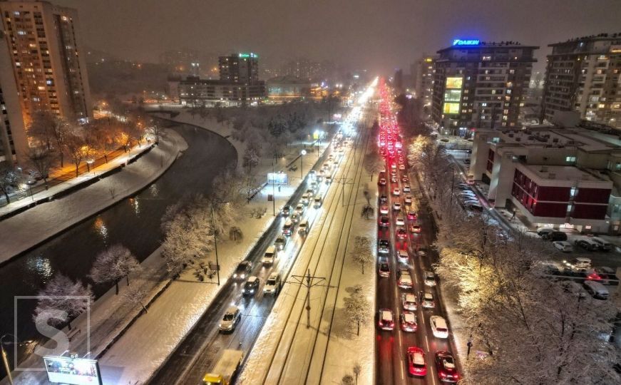 "Mic po mic" glavnom ulicom: Saobraćajni kolaps u Sarajevu, evo šta smo zabilježili iz zraka