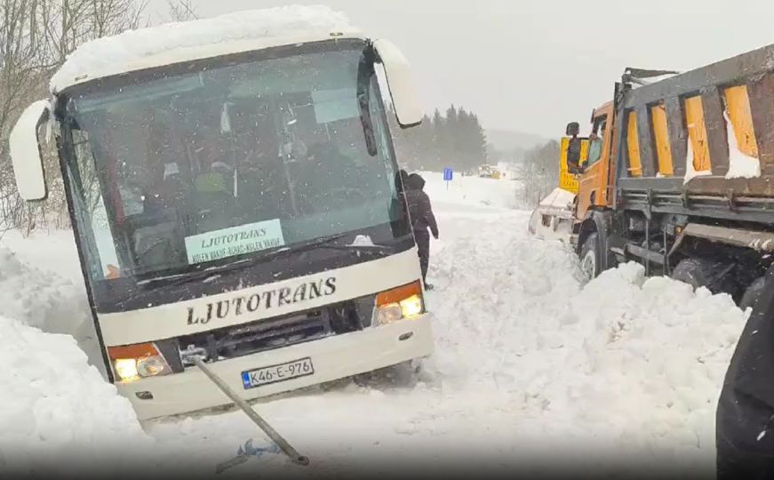 Katastrofalno stanje na putevima u dijelu BiH: 'Ovdje vlada sibirski ambijent'