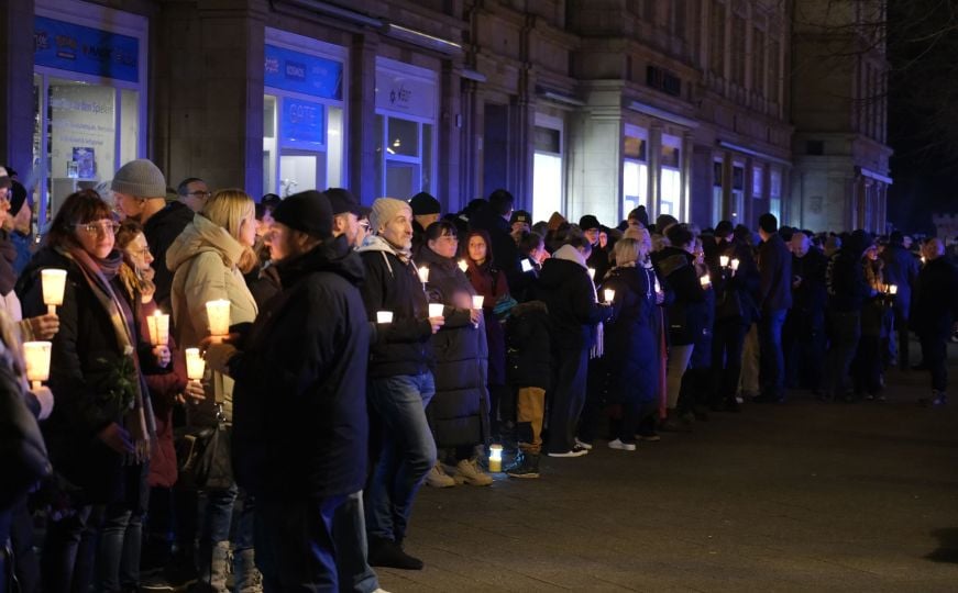 Hiljade ljudi odale počast žrtvama napada u Magdeburgu. Poslali su i poruku protiv desničara