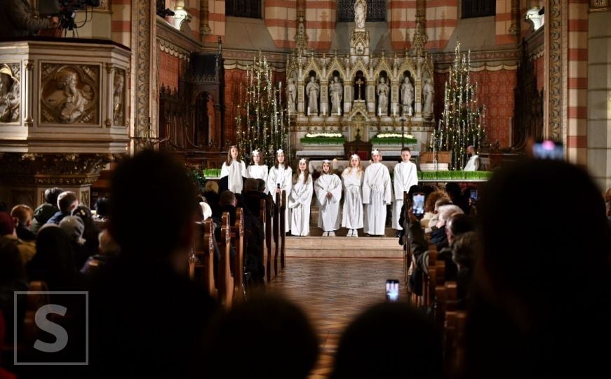 U susret Božiću: Počela misa bdijenja u katedrali Srca Isusova