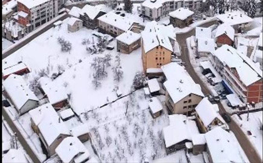 Proglašeno vanredno stanje na području općine u BiH: Napadalo preko dva metra snijega