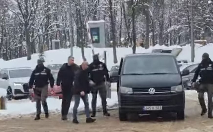 Pogledajte video sprovođenja Nenada Nešića u policijske prostorije