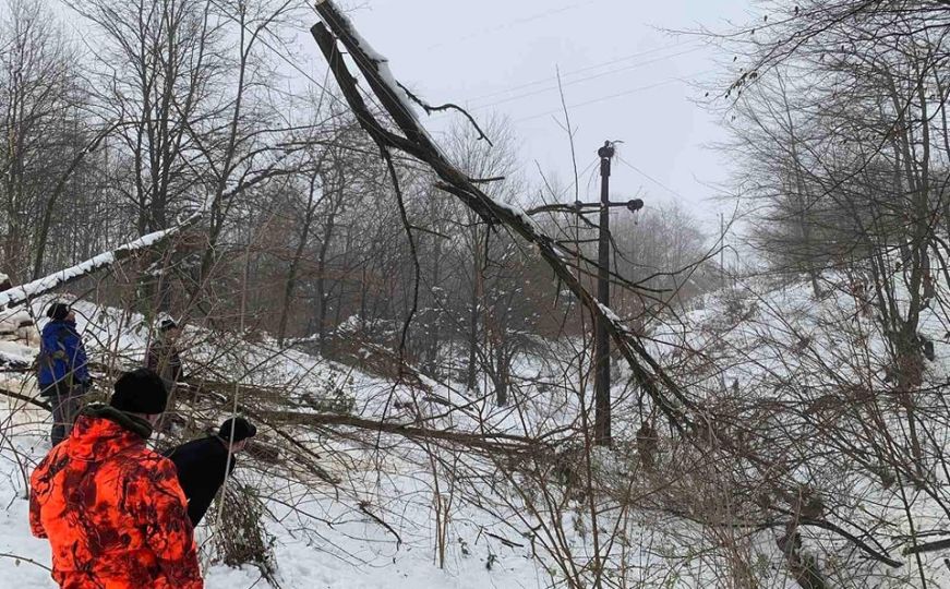 Stanovnici ovog dijela BiH šesti dan bez struje zbog snijega