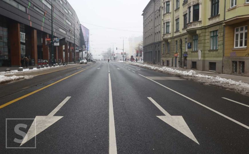 Tmurna subota u Sarajevu: Nema gužve pred tržnim centrima uoči neradne nedjelje
