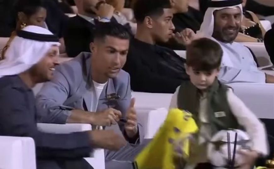 Dječak prošao obezbjeđenje i prišao Ronaldu: Njegova reakcija je mnoge raznježila