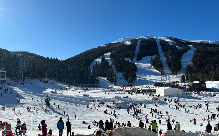 Velika gužva na Bjelašnici: Posjetitelji uživaju u zimskim radostima na bh. ljepotici