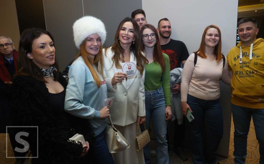 Severina podržala studente iz Beograda: Fotografisala se s njima u Sarajevu