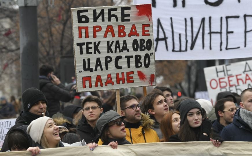 Hrvatski studenti se vraćali iz Beograda, a na granici ih dočekao paket i poruka Vučićevih službi