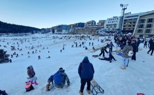 Snježna idila na olimpijskoj ljepotici: Bjelašnica puna posjetilaca na prvi dan nove godine