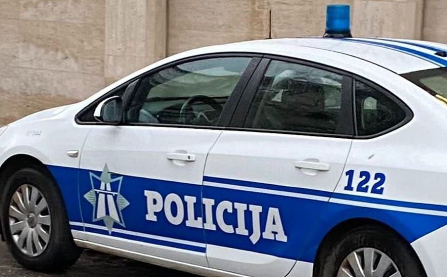 Užas na Cetinju: Ušao u restoran i počeo da ubija, policija traga za njim