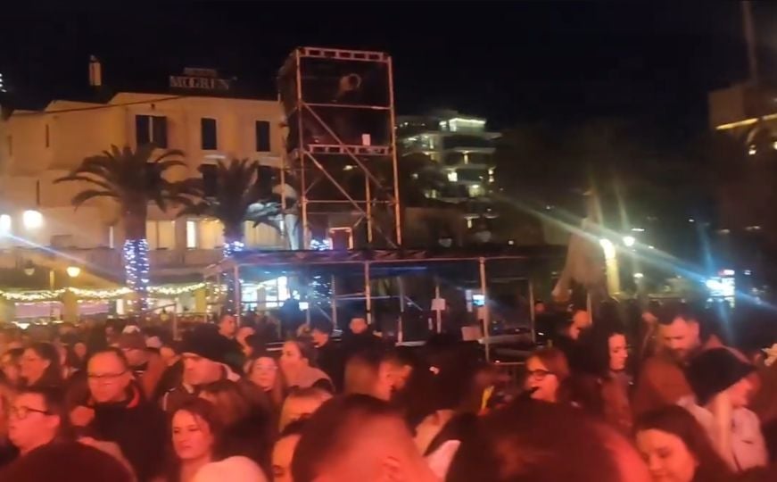 Muk i tišina: Pogledajte trenutak kada su saopštili da je otkazan koncert Dine Merlina zbog masakra