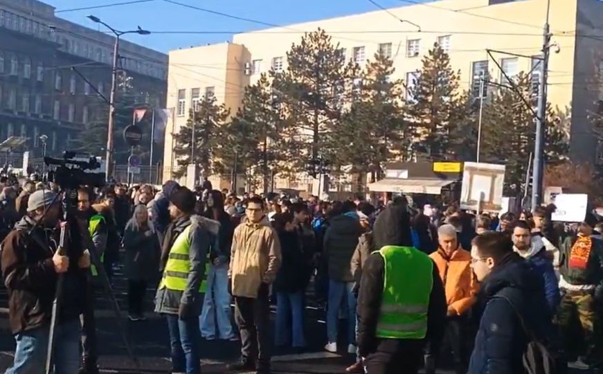 Minute šutnje za stradale: Studenti u Srbiji odali počast i žrtvama tragedije na Cetinju