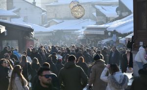 Uživo sa Baščaršije: "Čeka se u redu za ćevape, golubovi nemaju gdje sletjeti"