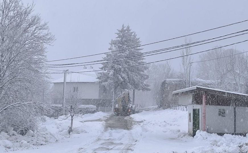 Veliki problemi zbog snijega u Sarajevu: Trudnica počela da se porađa, nije mogla do bolnice