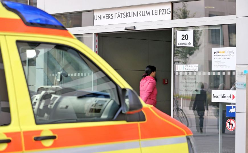 Užas: Muškarac napao nožem suprugu pred djecom, prevezena u bolnicu sa više ubodnih rana