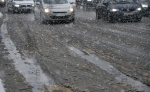 Snijeg otežava saobraćaj širom BiH, velike gužve i na graničnim prijelazima