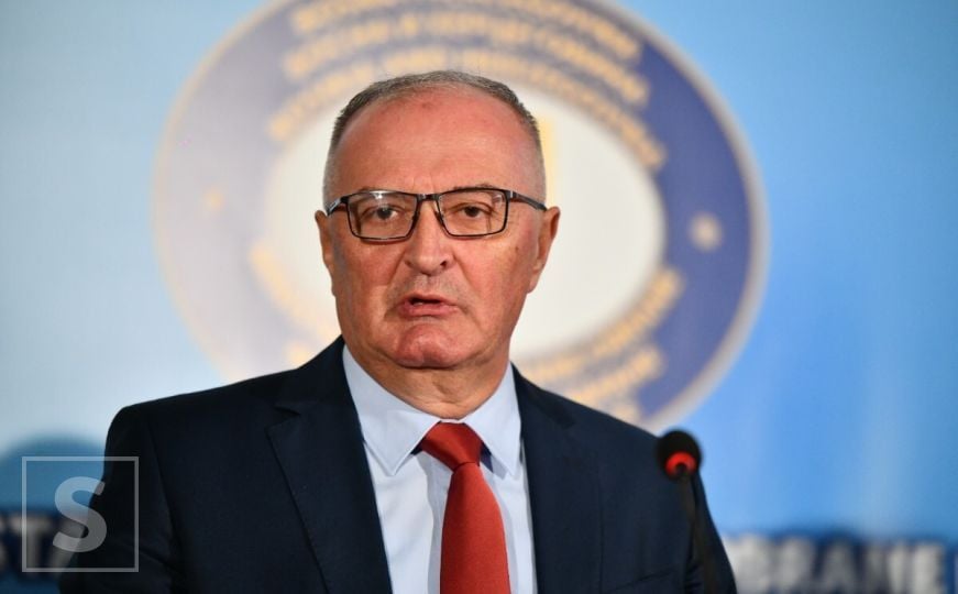 Helez odgovorio Vulinu: "Fašizam i agresija su prelazni u Vladi Srbije više od 30 godina"