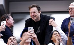 Elon Musk želi kupiti engleskog velikana: Otac otkrio plan, u igri je sedam milijardi dolara