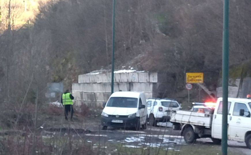 Važna obavijest za vozače: Zbog opasnosti od odrona obustavljen saobraćaj na putu Bistrik-Lapišnica!