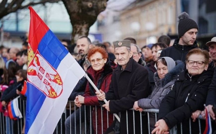 Opsadno stanje na ulicama Banja Luke: Slike ratnih zločinaca, trobojke, Noćni vukovi i policija