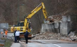 Opasnost od odrona: I dalje obustavljen saobraćaj na magistralnom putu Bistrik-Lapišnica