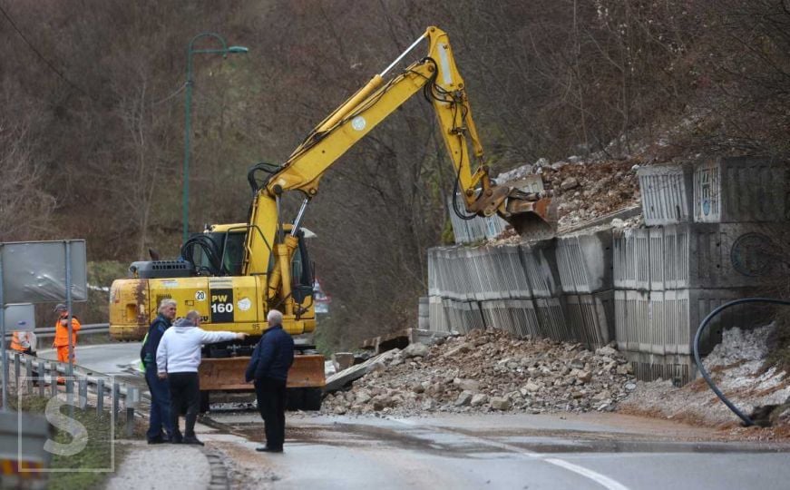 Opasnost od odrona: I dalje obustavljen saobraćaj na magistralnom putu Bistrik-Lapišnica