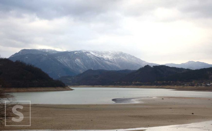 Tužni prizori Jablaničkog jezera: Uništene obale i nestali prirodni resursi