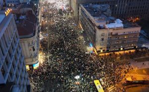 Iako su praznici, u Novom Sadu bez slavlja: Studenti na protestima provode noć u tišini