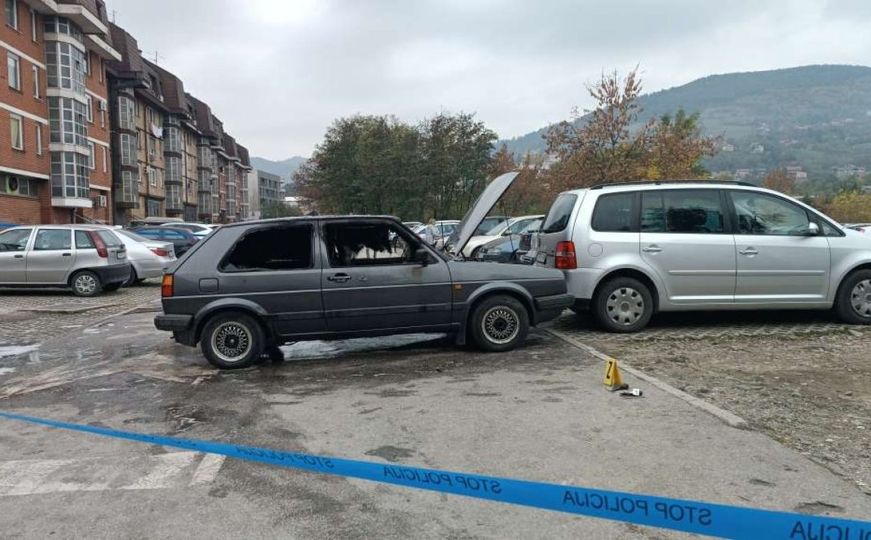 Požar u Zenici: Izgorio automobil, vatra zahvatila i druga vozila