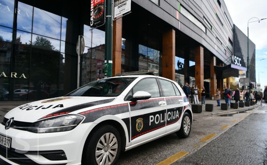 Policija u Sarajevu oduzela dva automobila: Vozači za neplaćene kazne duguju skoro 16.000 KM