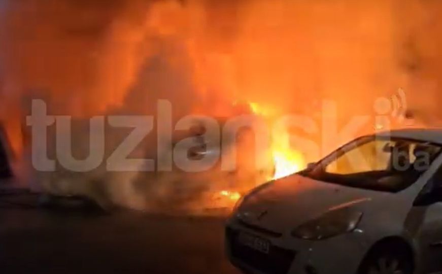 Požar u BiH: Gorio automobil, vatrogasci intervenisali