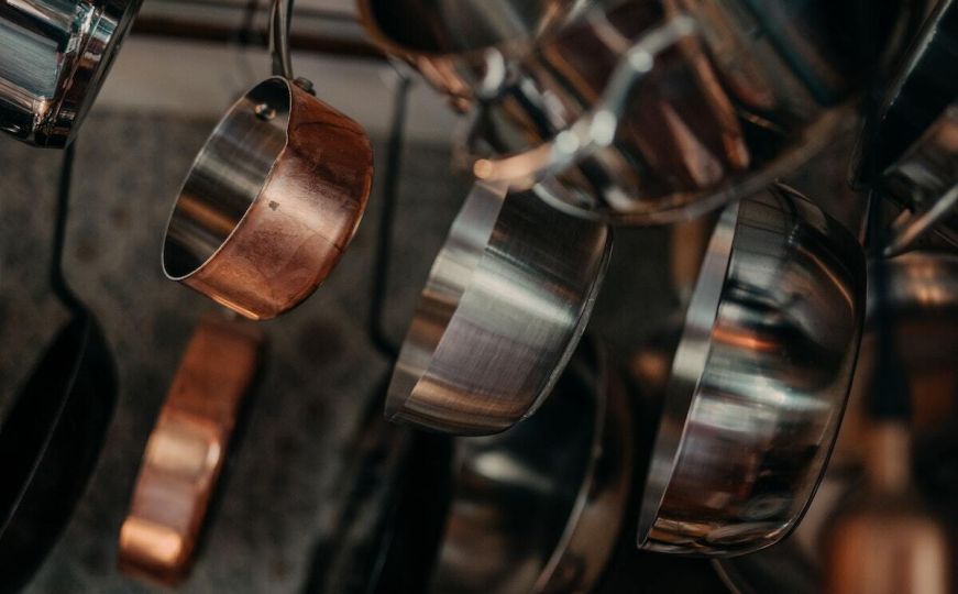 Očistite metalno posuđe da sija kao dijamant: Potreban je samo jedan sastojak koji svi posjeduju