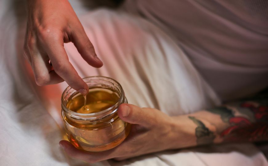Med se smatra zdravim slatkišem: Evo šta vam se može desiti od prekomjerne konzumacije