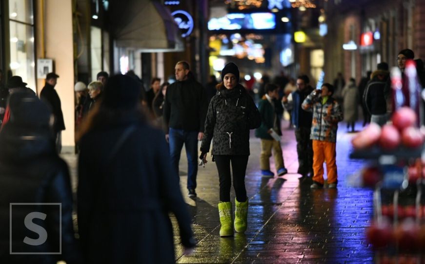 Četvrtak u Sarajevu: Građani i građanke uživaju u noćnoj šetnji