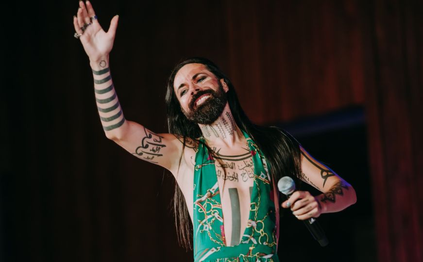 Ovo je Božo Vrećo bez brade i duge kose: Pogledajte kako je izgledao dok nije počeo oblačiti haljine