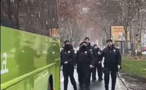 Pogledajte kako je policija otjerala studente da autobus može stići na Vučićev skup