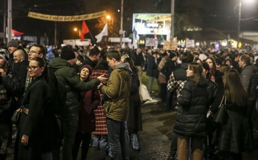 Demonstranti u Srbiji presreli Anu Brnabić: "Vi nas maltretirate već 13 godina"