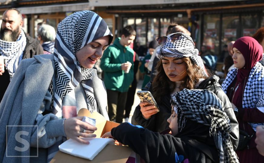 Građani se okupili u znak podrške Palestini: Dijeljenjem kolača obilježili prekid vatre u Gazi
