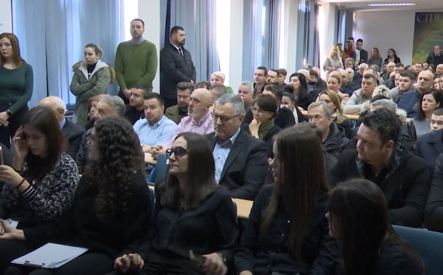 Održana komemoracija Alenu Kapidžiću: Od profesora se oprostili porodica, kolege i studenti