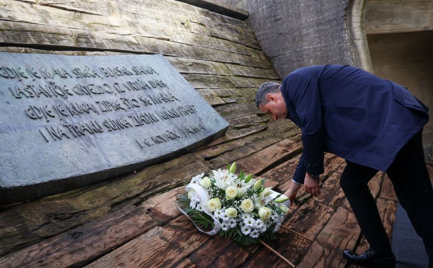 Denis Bećirović u Jasenovcu: 'Zločine iz prošlosti moramo osuditi i opominjati nove generacije'