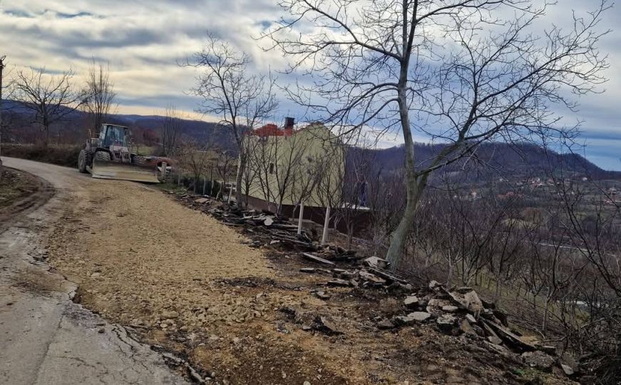 Zbog većeg odrona prekinut saobraćaj na regionalnom putu u BiH