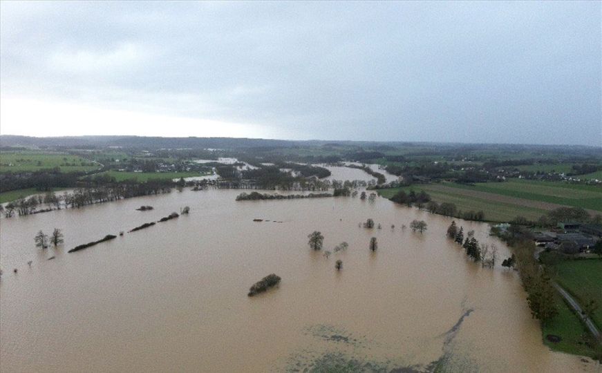 Crvena uzbuna u Francuskoj: Izvršeno oko 600 evakuacija zbog obilnih poplava