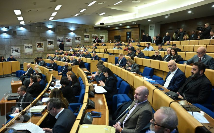 Vanredna sjednica Predstavničkog doma FBiH prolongirana za 11 sati: Danas glasanje o budžetu FBiH